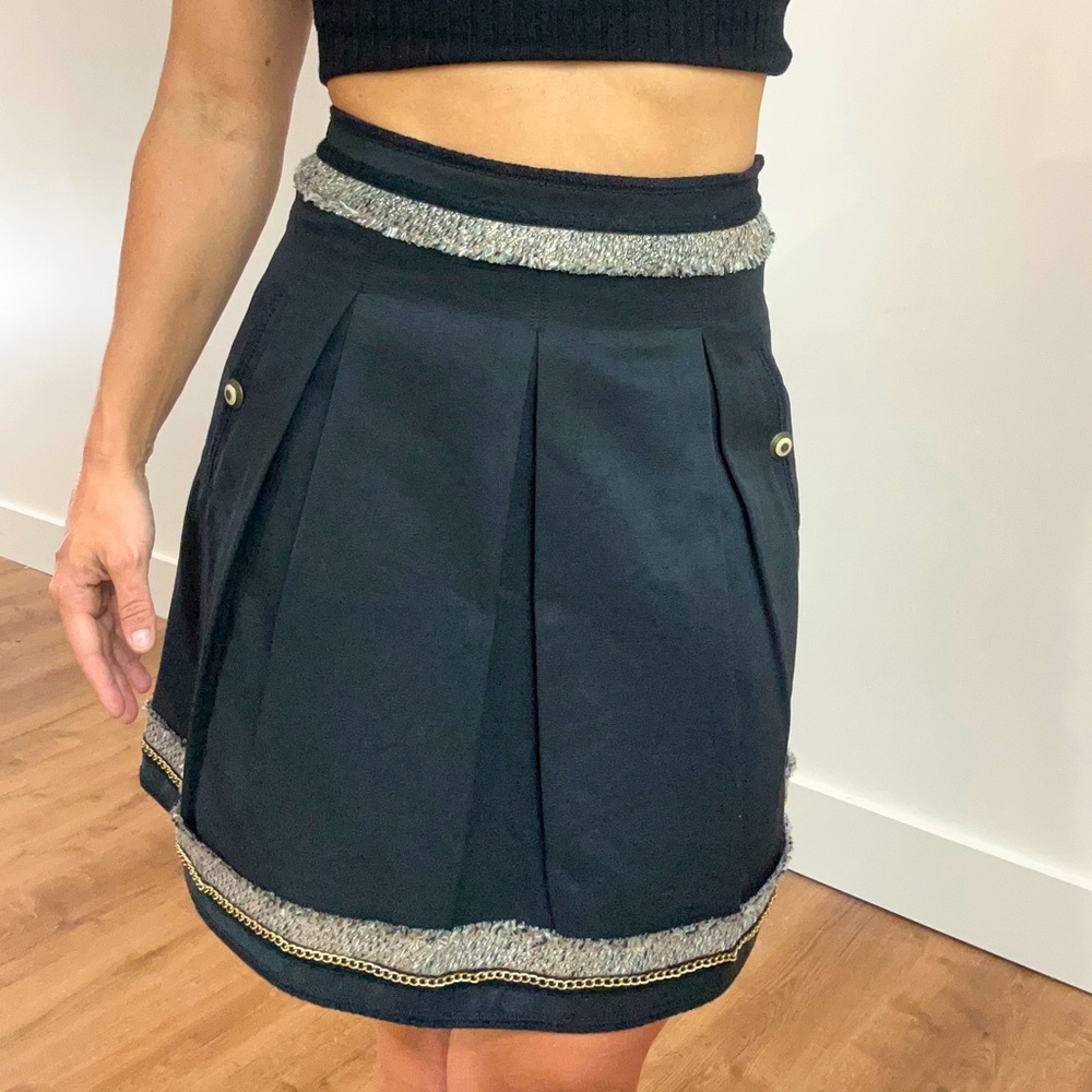 BCBG maxazaria pleated black skirt with tweed hem and chain - Size 0 Petite